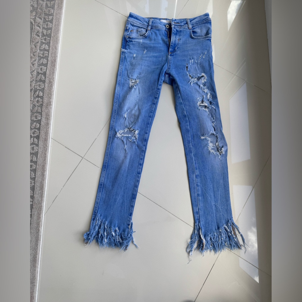 Zara Distressed Frayed Hem Blue Jeans